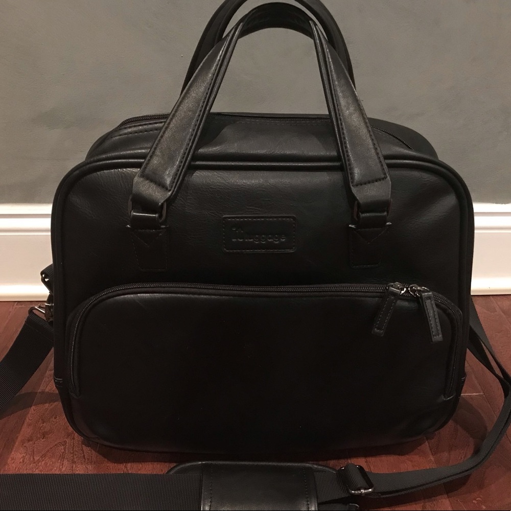 Black IT Luggage Travel Tote